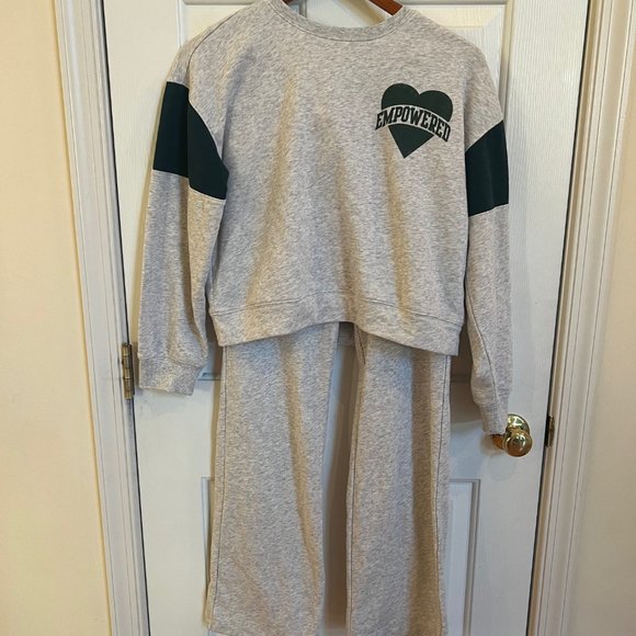 Old Navy Kids Set in Gray and Dark Green - Picture 5 of 5